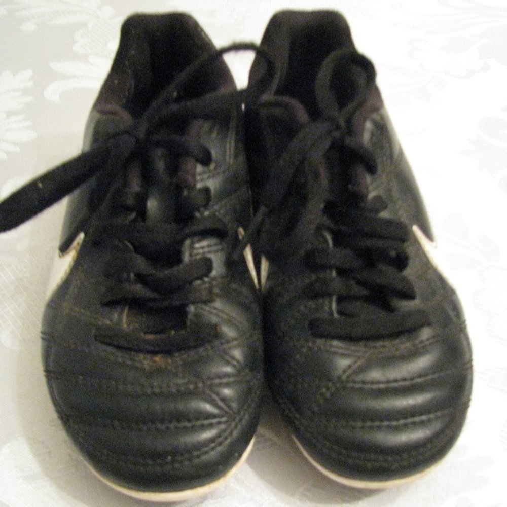 Nike black child kid soccer baseball cleats 11C sports athletic gym - Picture 2 of 7